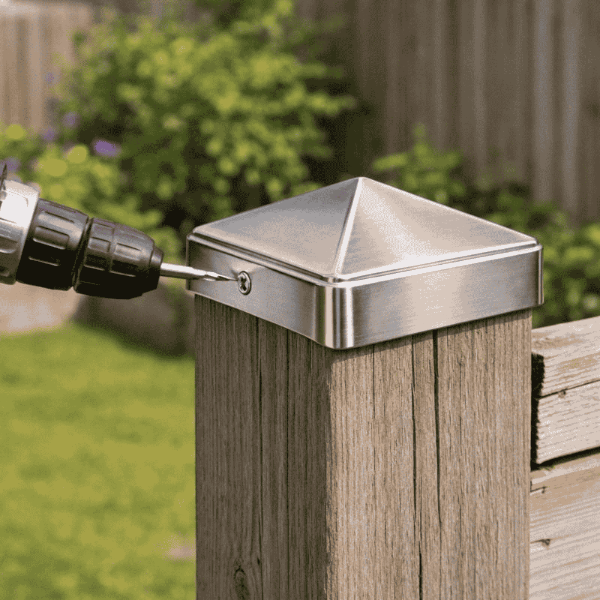 Pfostenkappe 70x70 mm Edelstahl V2A geschliffen – 10er Set inkl. Schrauben-60220-70-022