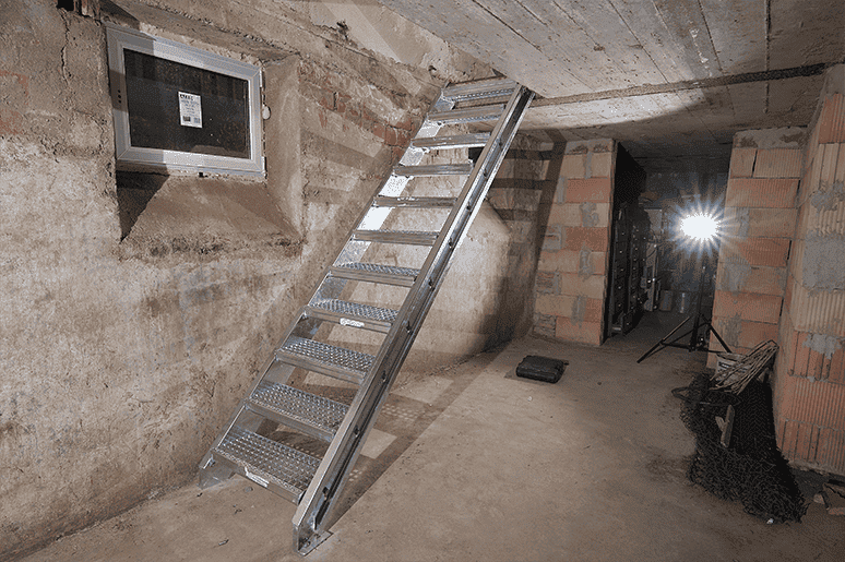 Gitterroststufe 600 x 270 MW 30-30 TS 30-1-5 Rutschhemmung R10-24-6027303015.7